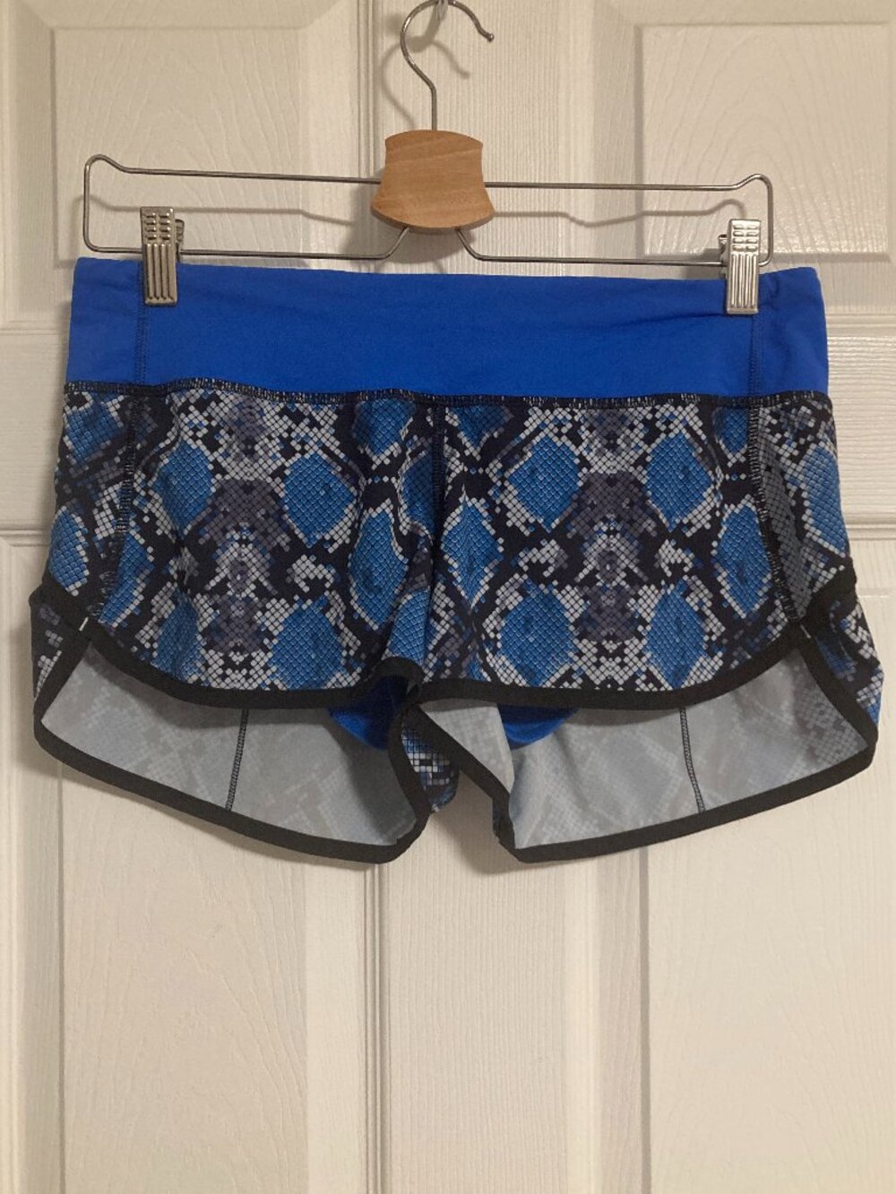 Lululemon Run: Speed Short 4-way Stretch Mini Ziggy Snake Print Size 6